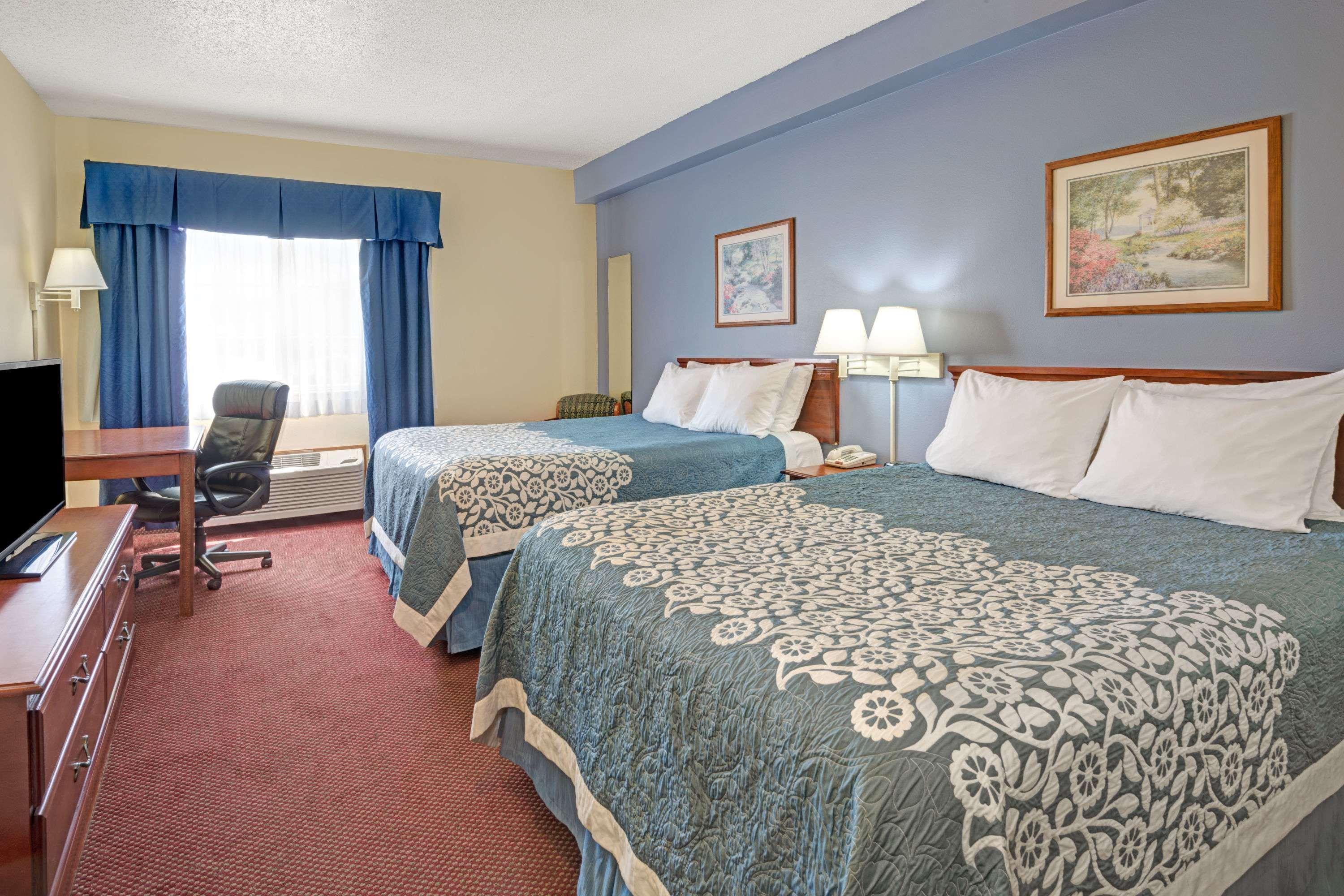 Days Inn By Wyndham Laramie Dış mekan fotoğraf