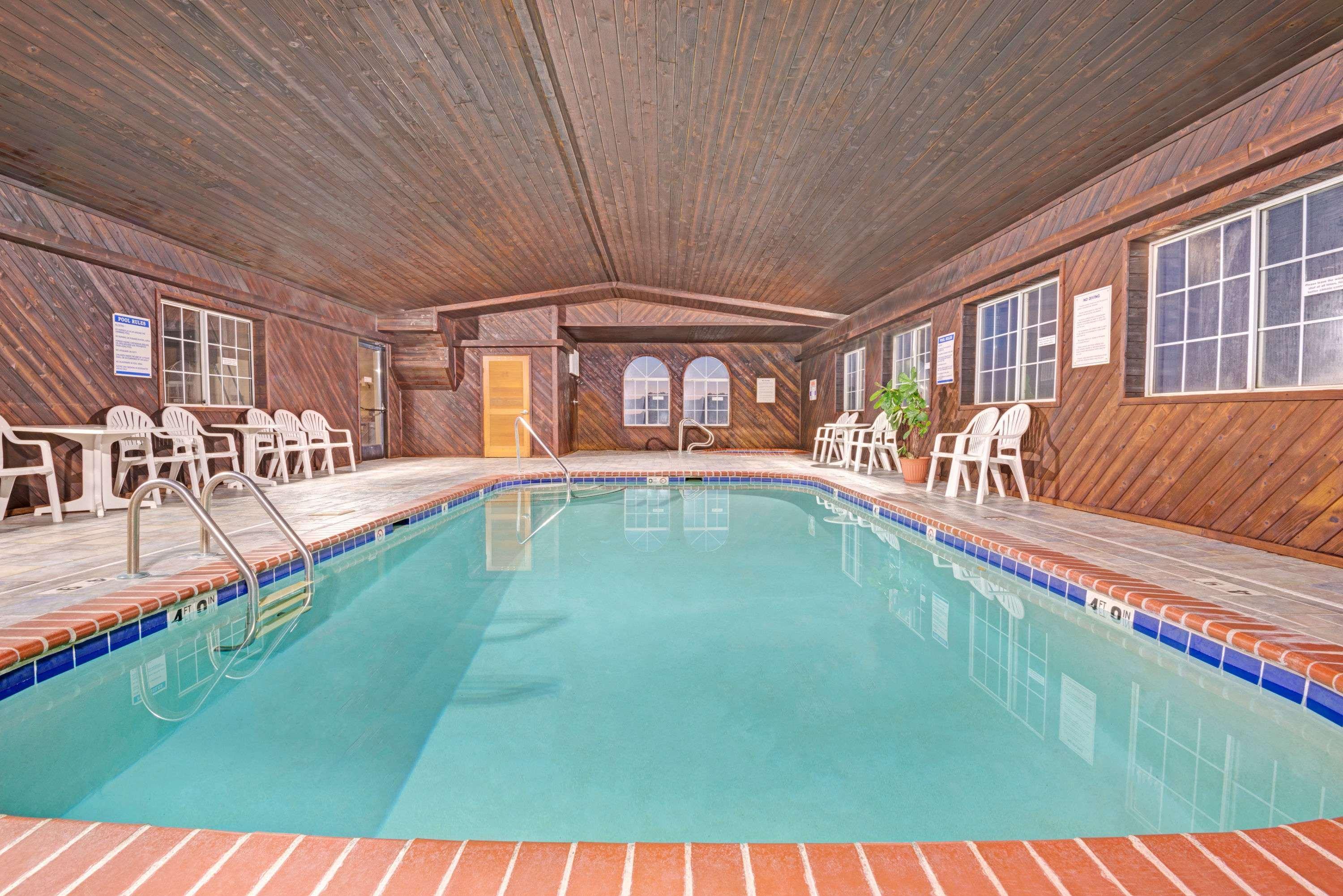 Days Inn By Wyndham Laramie Dış mekan fotoğraf