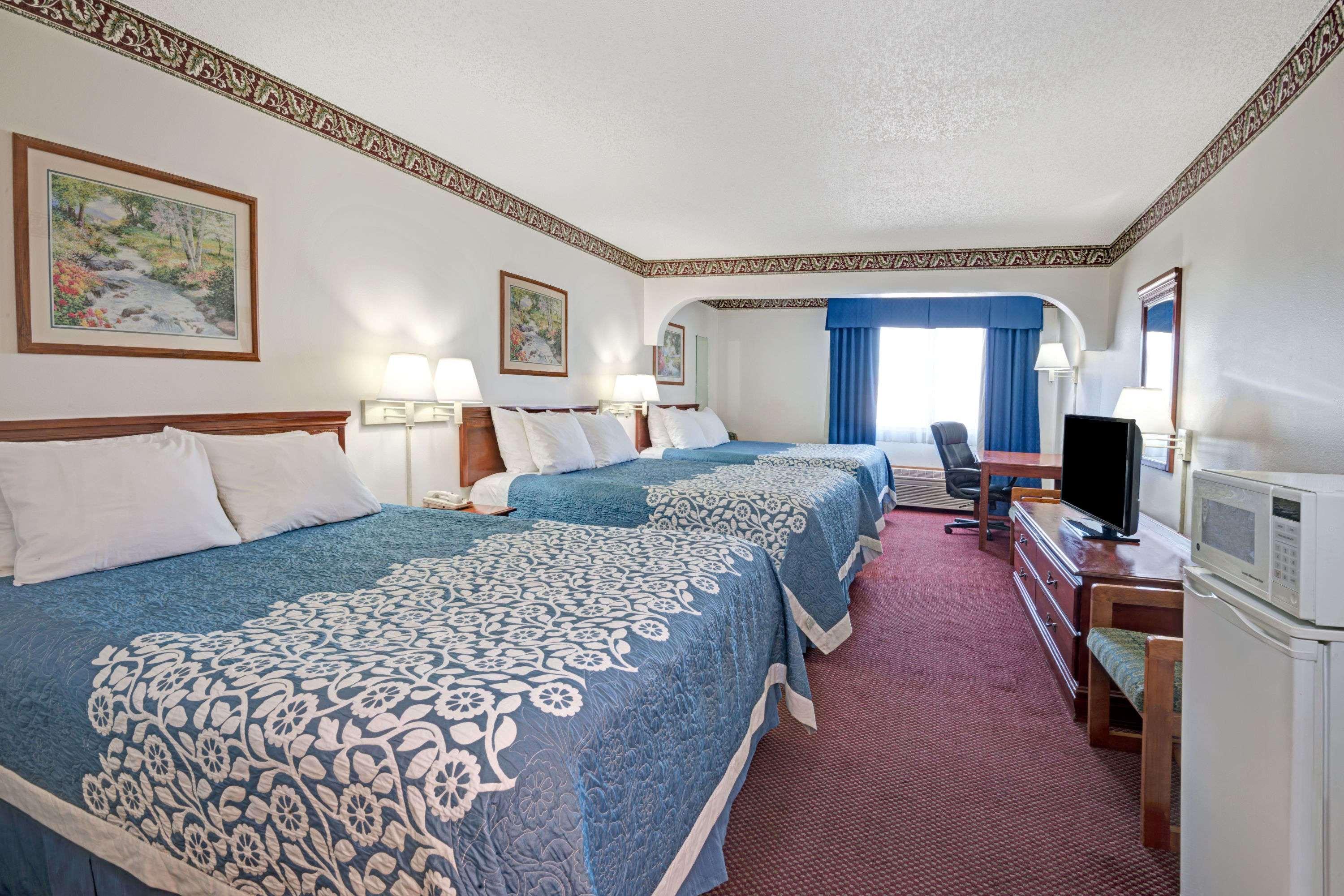 Days Inn By Wyndham Laramie Dış mekan fotoğraf